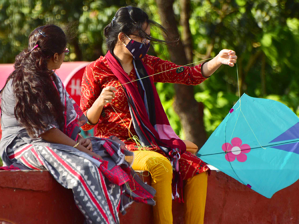 Kite Festival At Necklace Road Ground Hyderabad Photo Gallery - Sakshi5