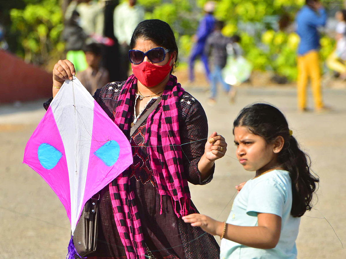 Kite Festival At Necklace Road Ground Hyderabad Photo Gallery - Sakshi10