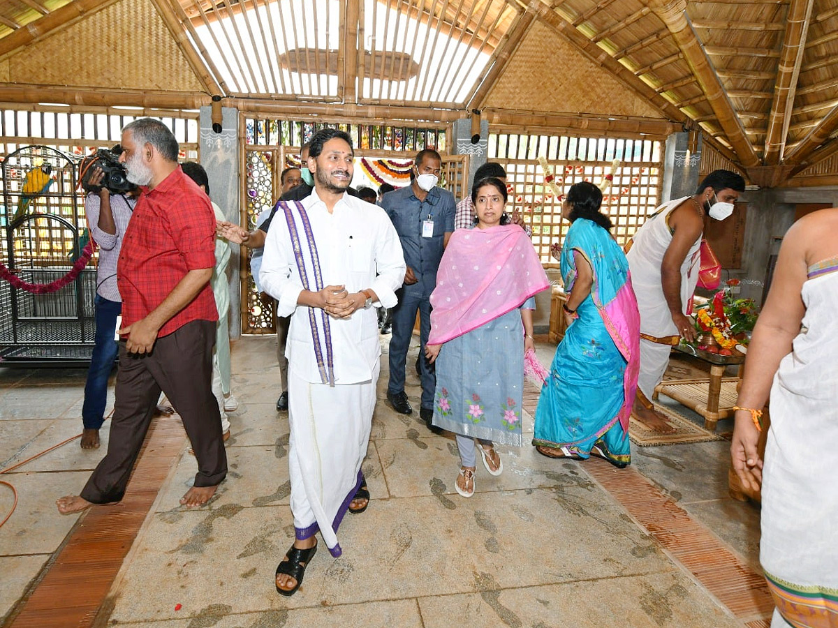 YS Jagan participates in Sankranti celebrations at Tadepalli - Sakshi3