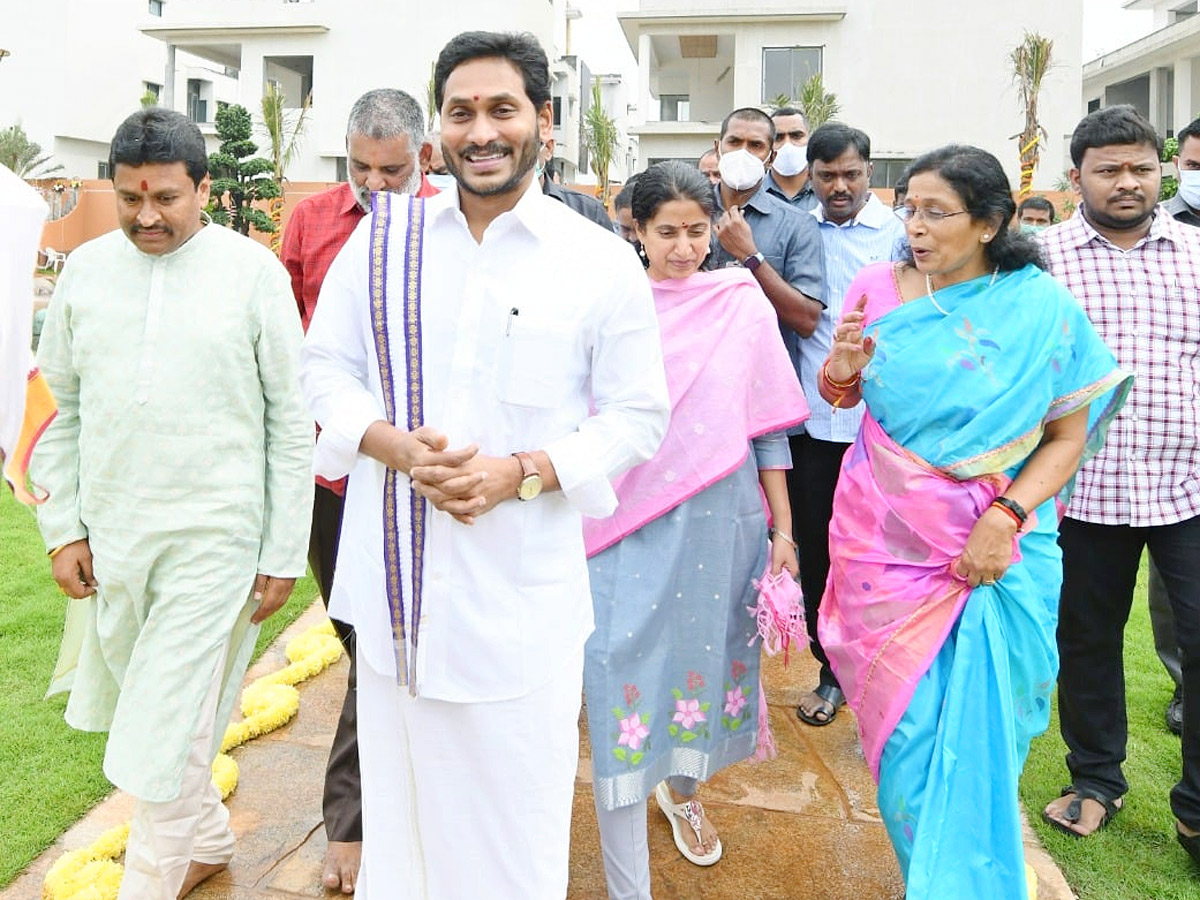 YS Jagan participates in Sankranti celebrations at Tadepalli - Sakshi6