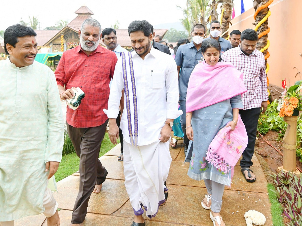 YS Jagan participates in Sankranti celebrations at Tadepalli - Sakshi7