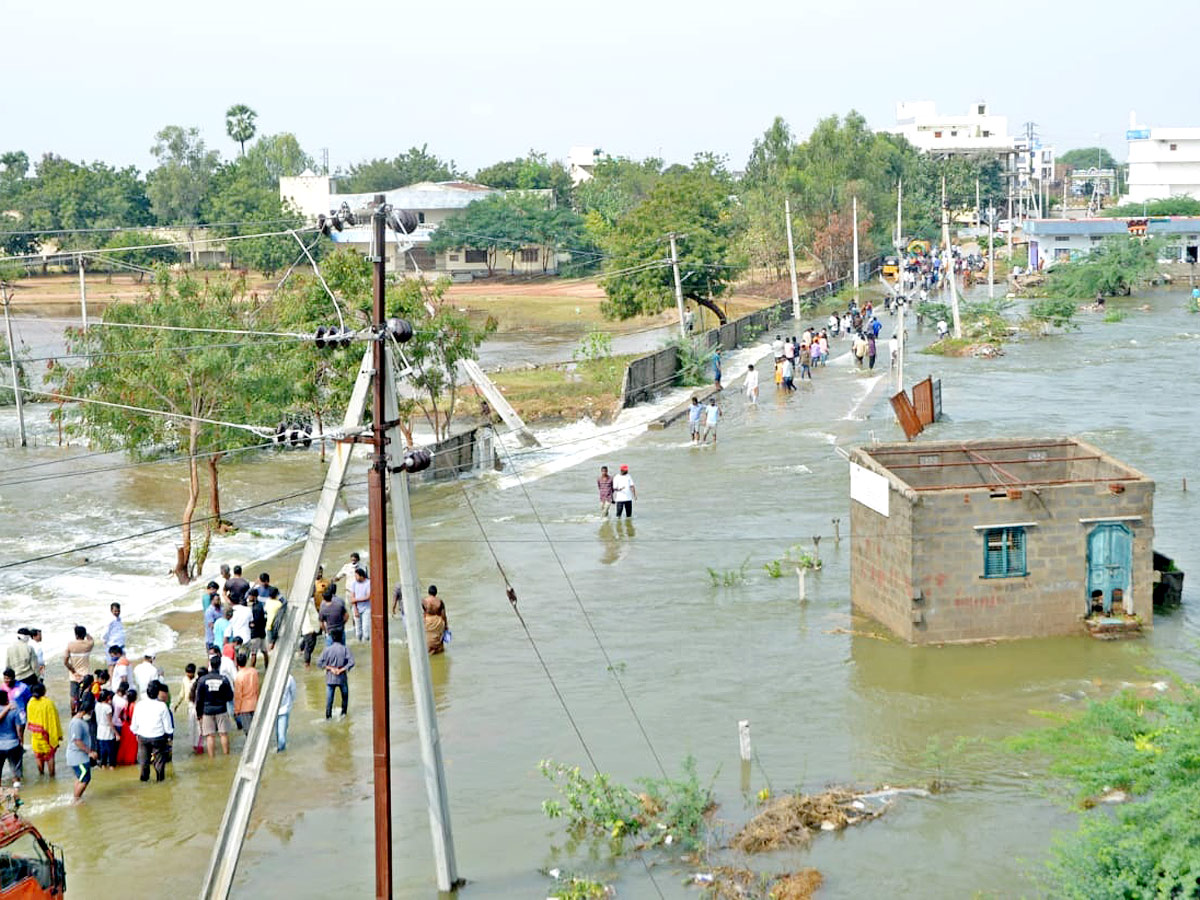 Heavy Rain In Suryapeta Photo Gallery - Sakshi4