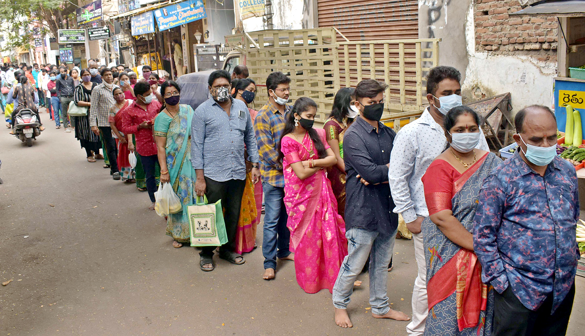 Huge rush of devotees at Hyderabad's Birla Mandir on New Year Day - Sakshi6