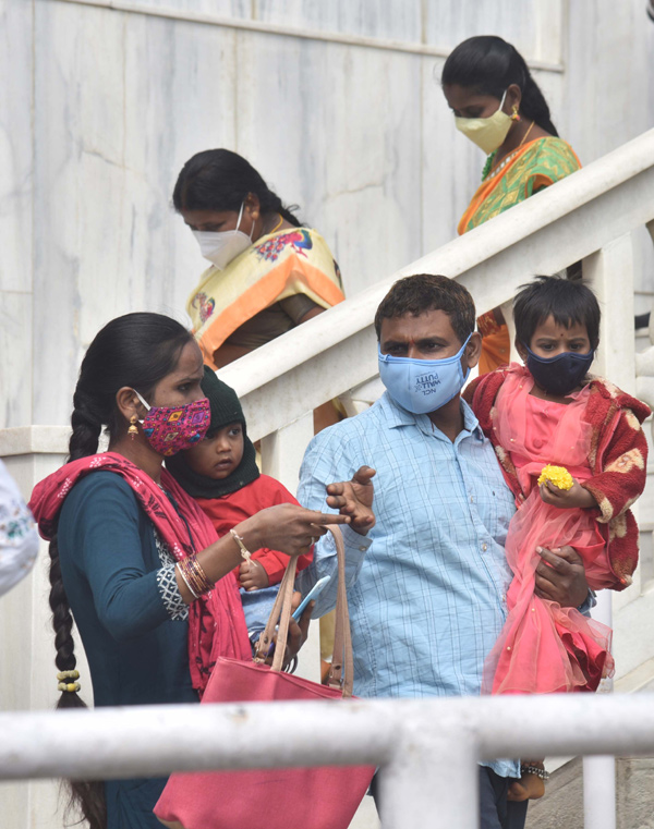 Huge rush of devotees at Hyderabad's Birla Mandir on New Year Day - Sakshi14