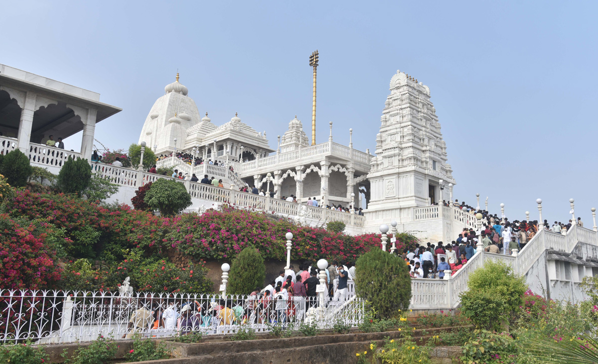 Huge rush of devotees at Hyderabad's Birla Mandir on New Year Day - Sakshi19