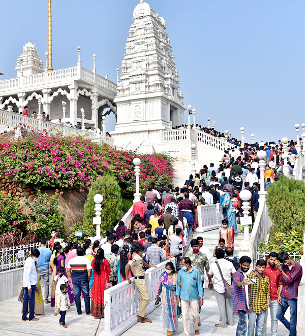 Huge rush of devotees at Hyderabad's Birla Mandir on New Year Day - Sakshi8