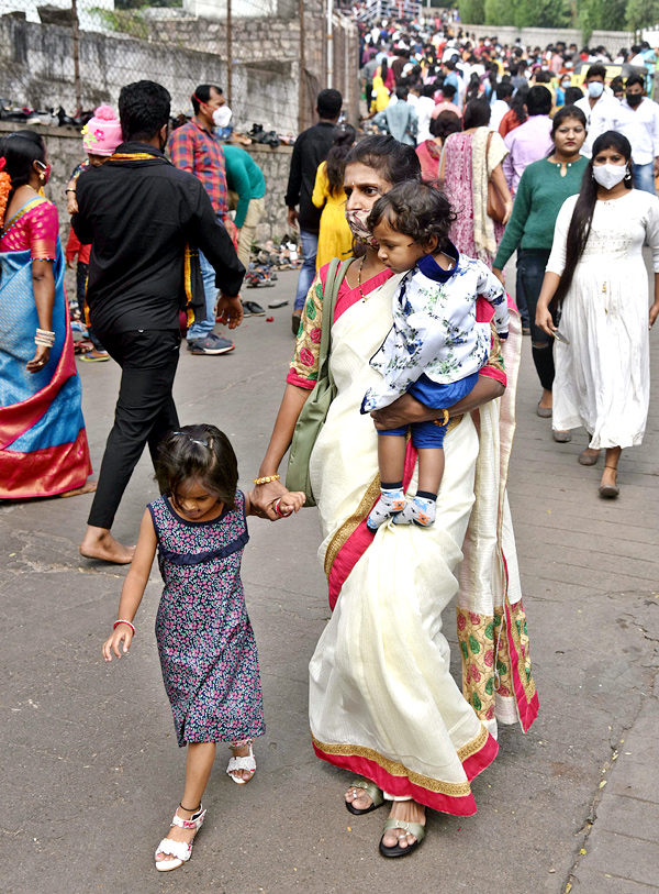 Huge rush of devotees at Hyderabad's Birla Mandir on New Year Day - Sakshi11