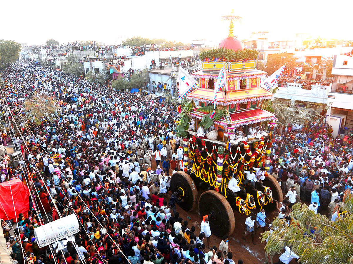 Sri Neelakanteswara Swamy Temple Kurnool - Sakshi7