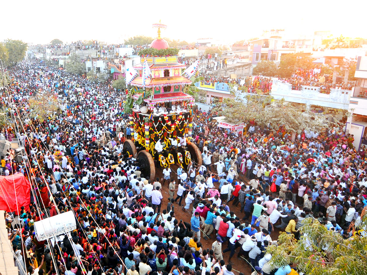 Sri Neelakanteswara Swamy Temple Kurnool - Sakshi8