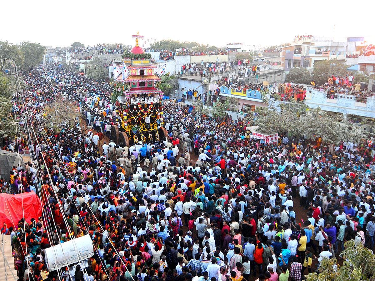 Sri Neelakanteswara Swamy Temple Kurnool - Sakshi9