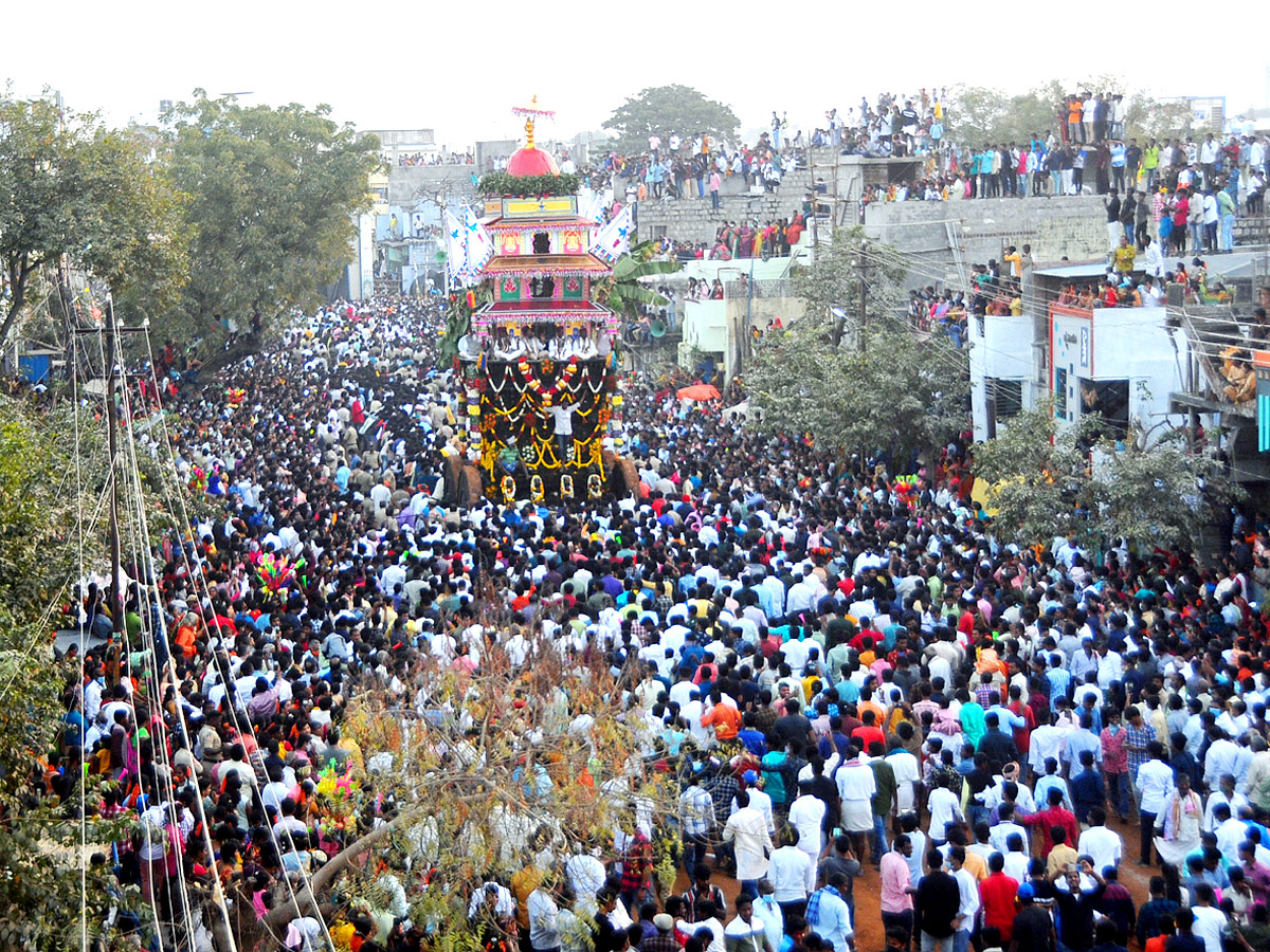 Sri Neelakanteswara Swamy Temple Kurnool - Sakshi10