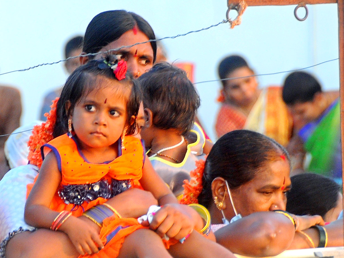 Sri Neelakanteswara Swamy Temple Kurnool - Sakshi11