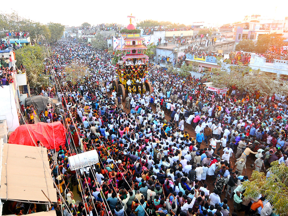 Sri Neelakanteswara Swamy Temple Kurnool - Sakshi2