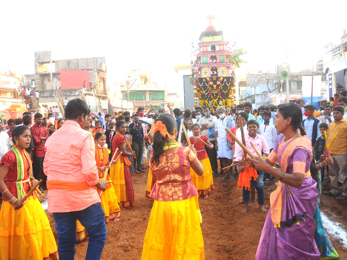 Sri Neelakanteswara Swamy Temple Kurnool - Sakshi16