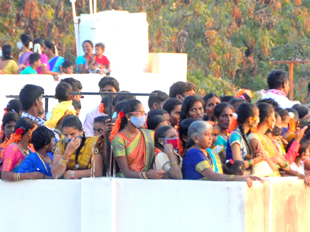 Sri Neelakanteswara Swamy Temple Kurnool - Sakshi17