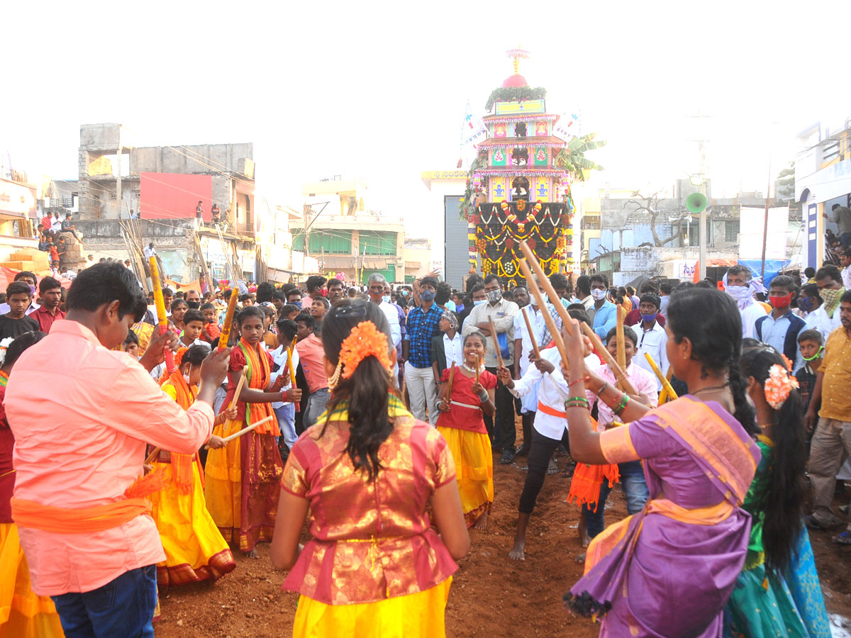 Sri Neelakanteswara Swamy Temple Kurnool - Sakshi5