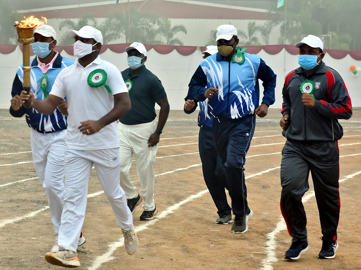 Guntur district police sports competition Photo Gallery - Sakshi14