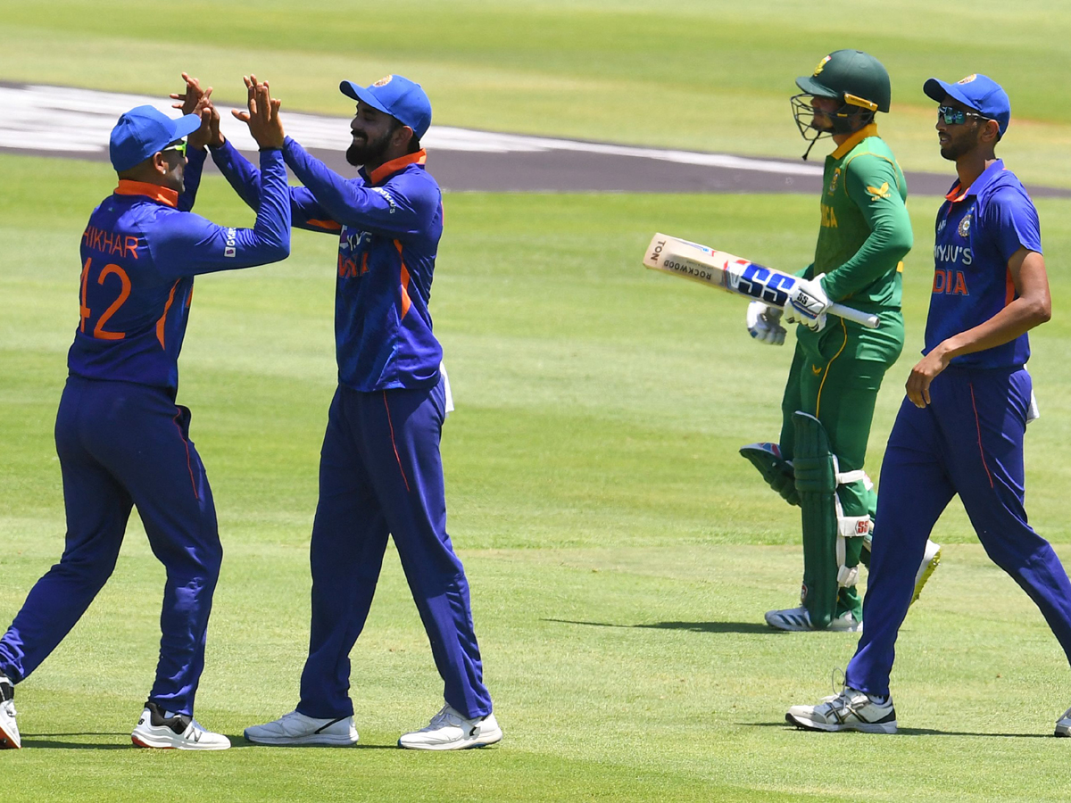 South Africa Won By four Runs In 3rd ODI Against Team India Photo Gallery - Sakshi24