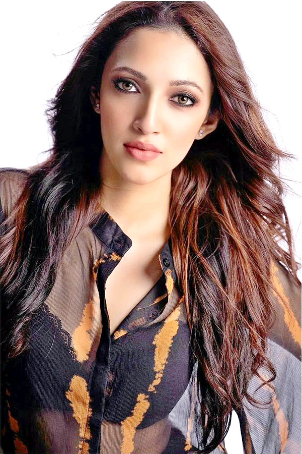 DJ Tillu Heroine Neha Shetty Photo Gallery - Sakshi8