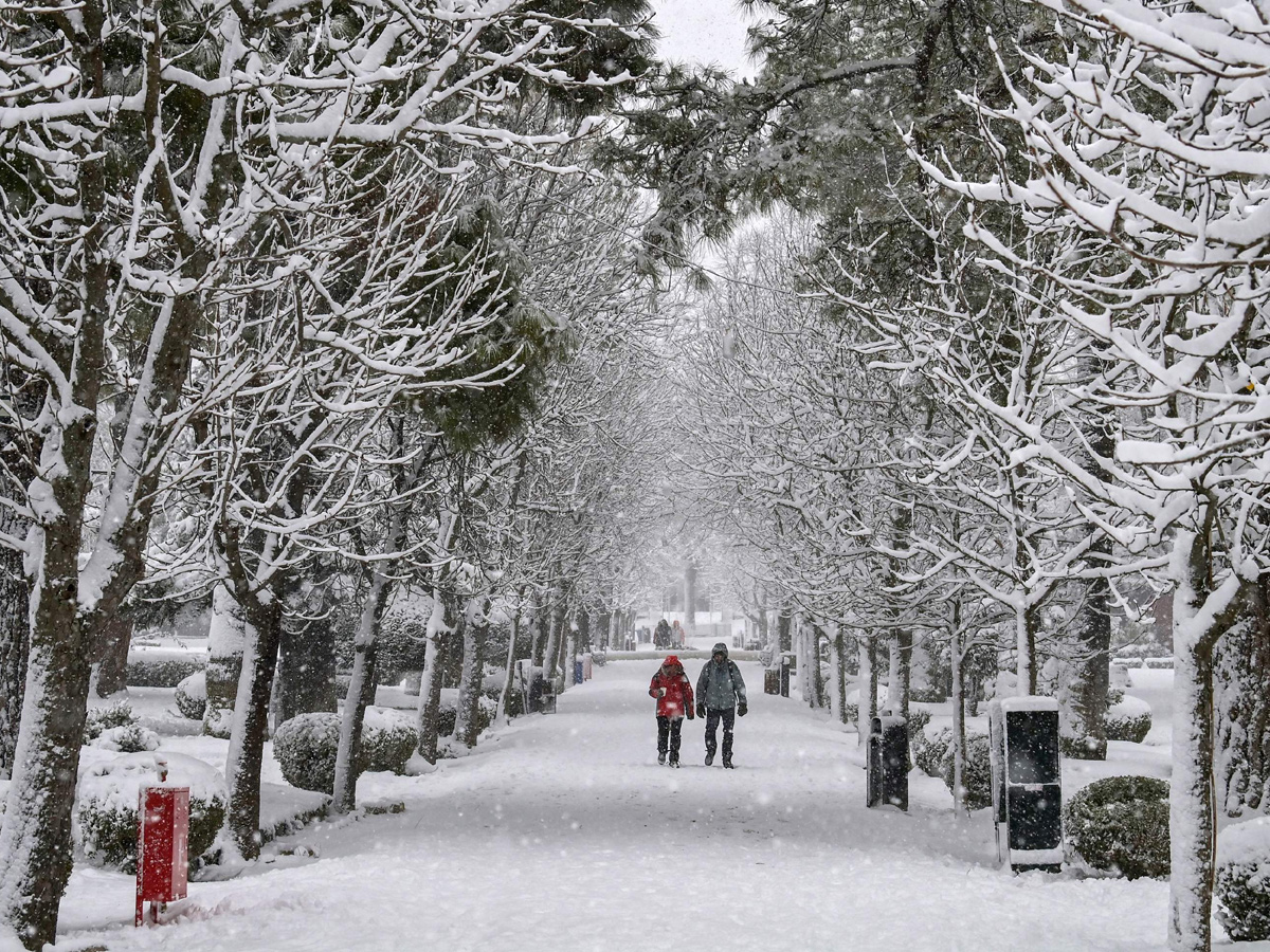 Greece islands covered in snow Photo Gallery - Sakshi1