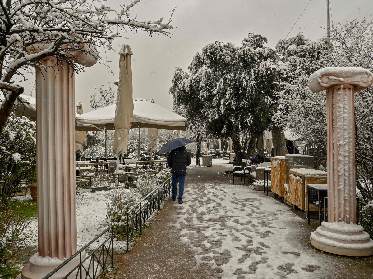 Greece islands covered in snow Photo Gallery - Sakshi11