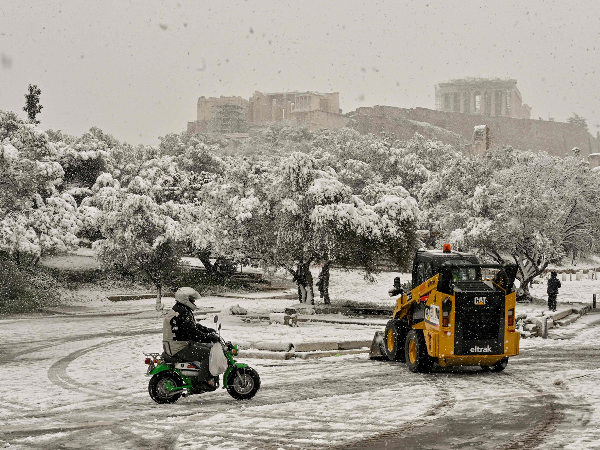 Greece islands covered in snow Photo Gallery - Sakshi12