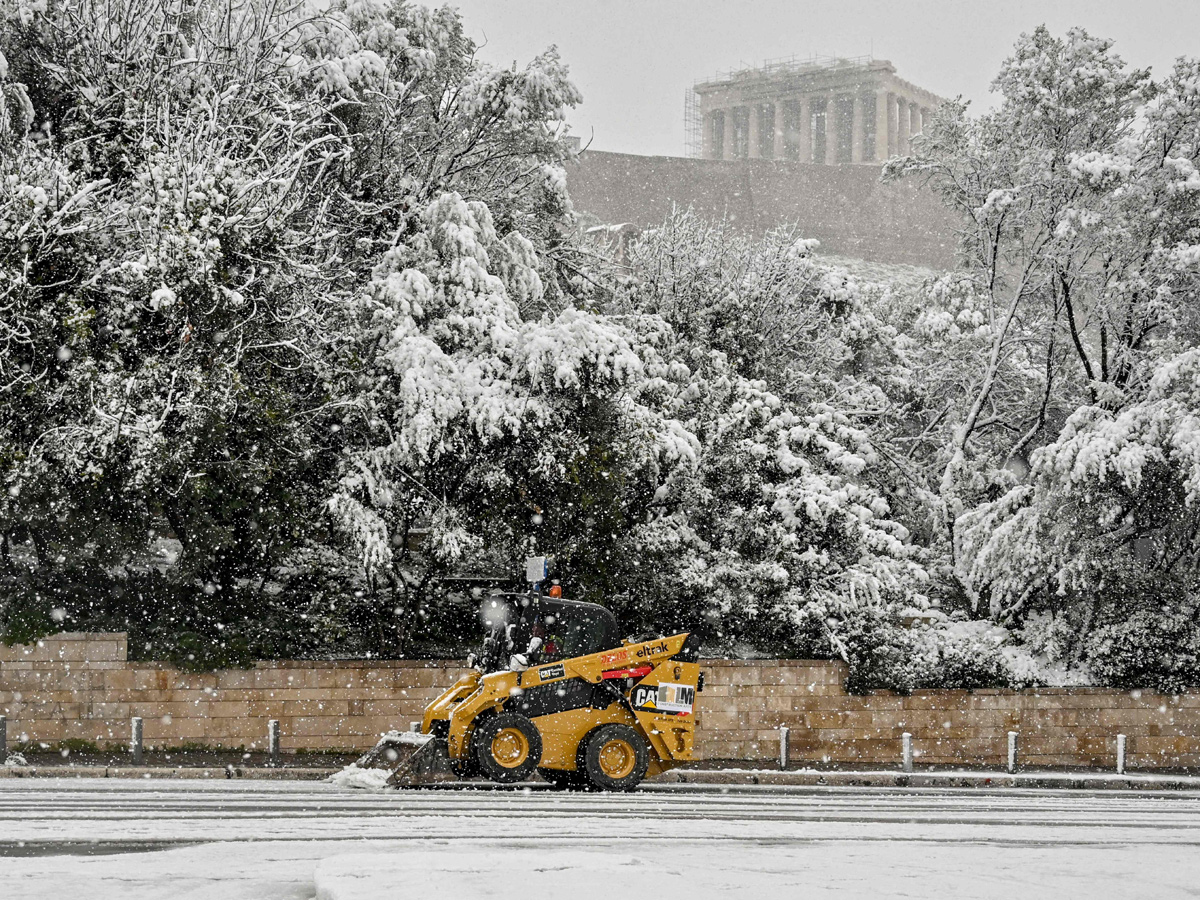 Greece islands covered in snow Photo Gallery - Sakshi6