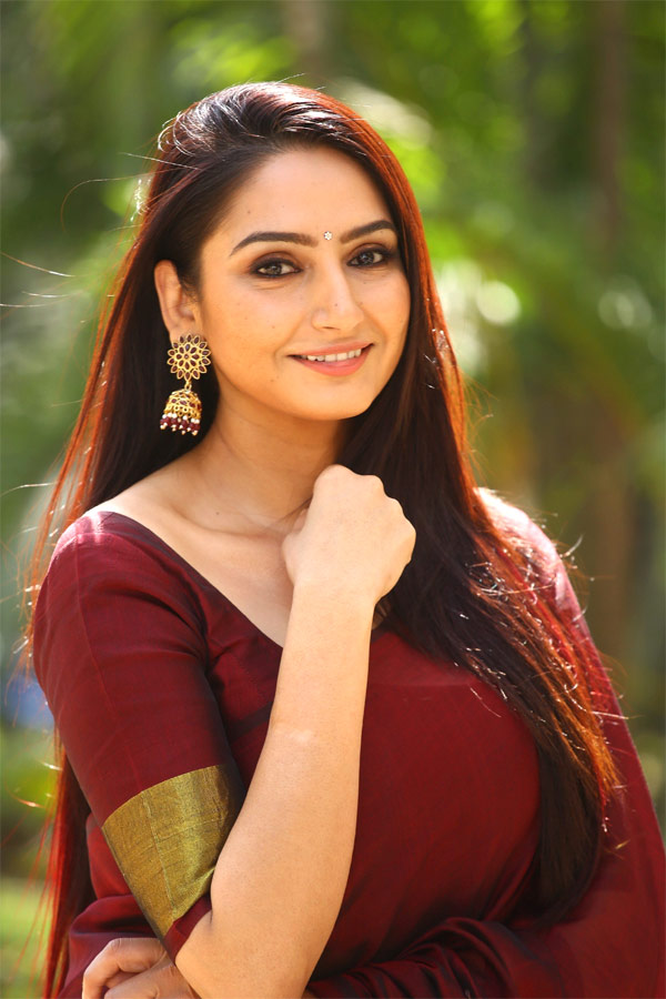 Real Dandupalya Beauty Ragini Dwivedi Photo Gallery - Sakshi10