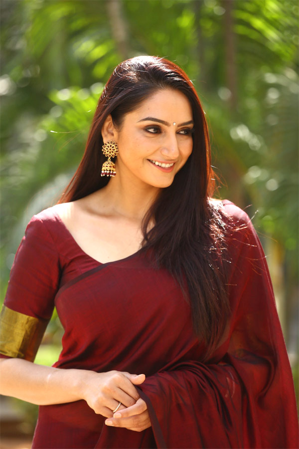 Real Dandupalya Beauty Ragini Dwivedi Photo Gallery - Sakshi13