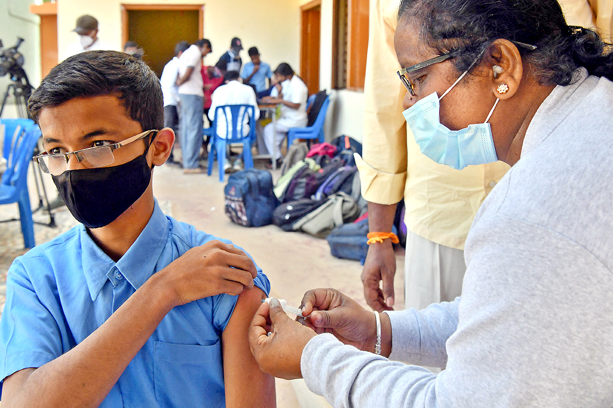 Covid-19 vaccination drive for 15-18 age group begins   - Sakshi13