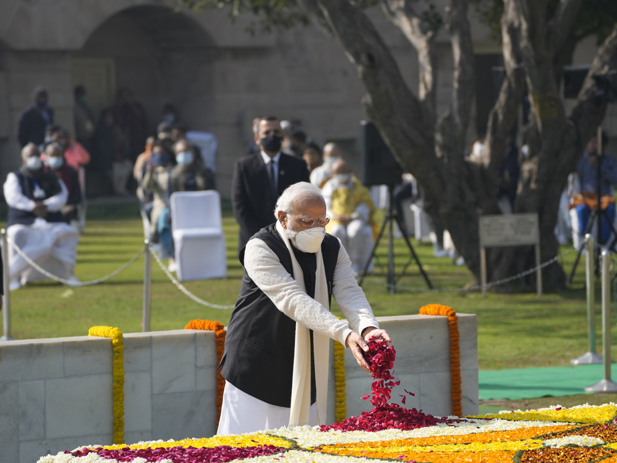 Mahatma Gandhi 74th death anniversary Photo Gallery - Sakshi1