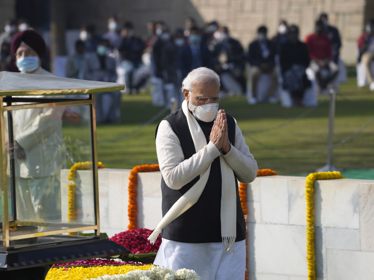 Mahatma Gandhi 74th death anniversary Photo Gallery - Sakshi5