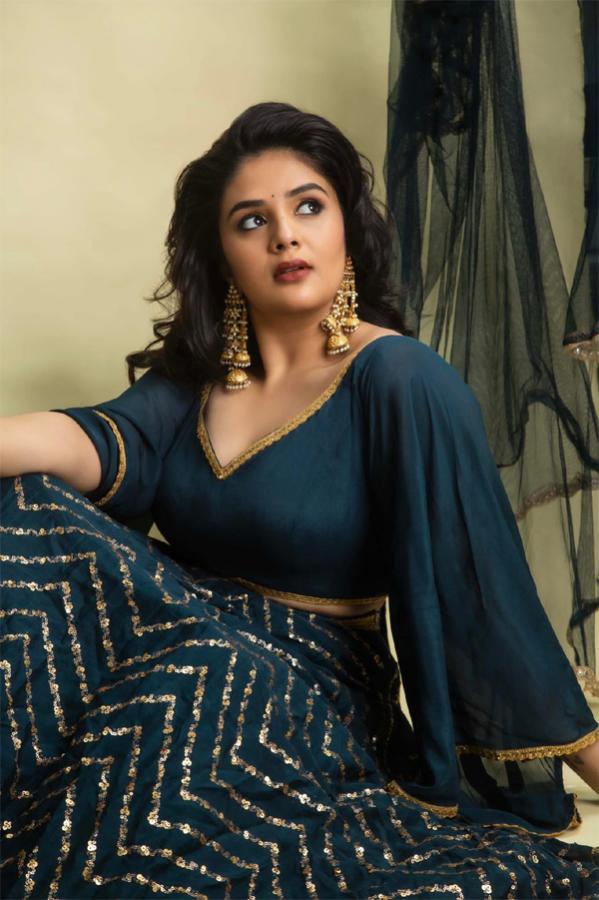 Anchor Sreemukhi  Latest photos - Sakshi16