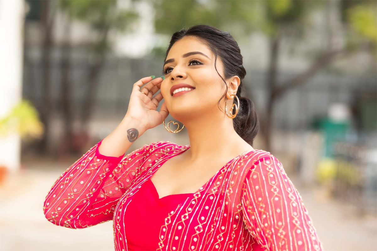 Anchor Sreemukhi  Latest photos - Sakshi19