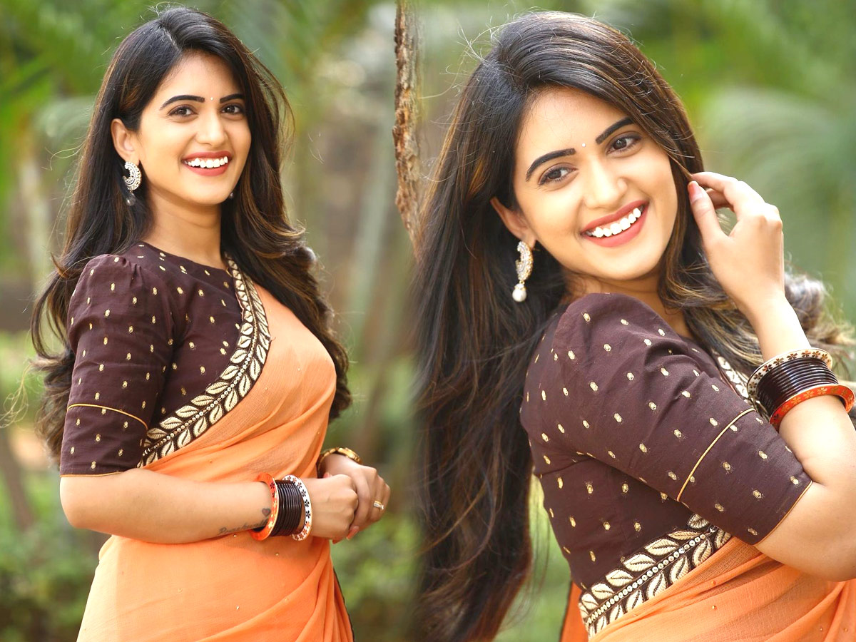 Anchor Sravanthi Chokarapu Photo Gallery - Sakshi1