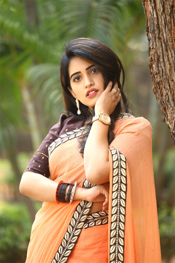 Anchor Sravanthi Chokarapu Photo Gallery - Sakshi5