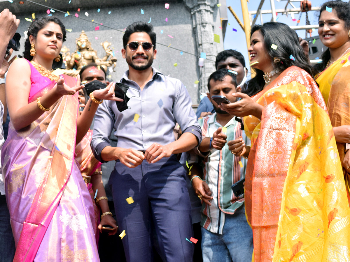 Naga Chaitanya and Faria Abdullah Inaugurates Mugdha Showroom In Rajahmundry - Sakshi1