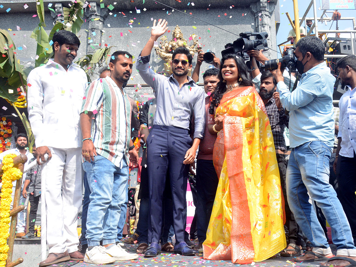 Naga Chaitanya and Faria Abdullah Inaugurates Mugdha Showroom In Rajahmundry - Sakshi8