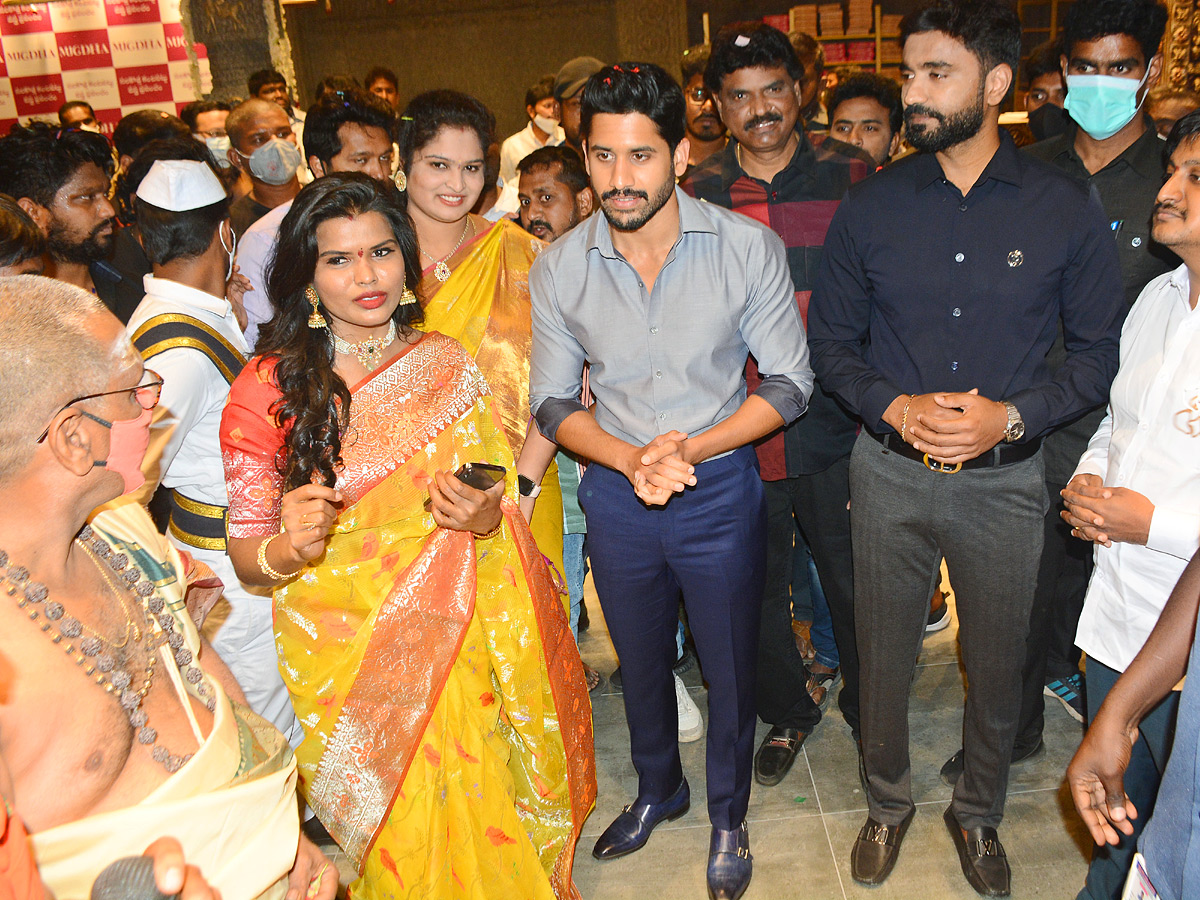 Naga Chaitanya and Faria Abdullah Inaugurates Mugdha Showroom In Rajahmundry - Sakshi10