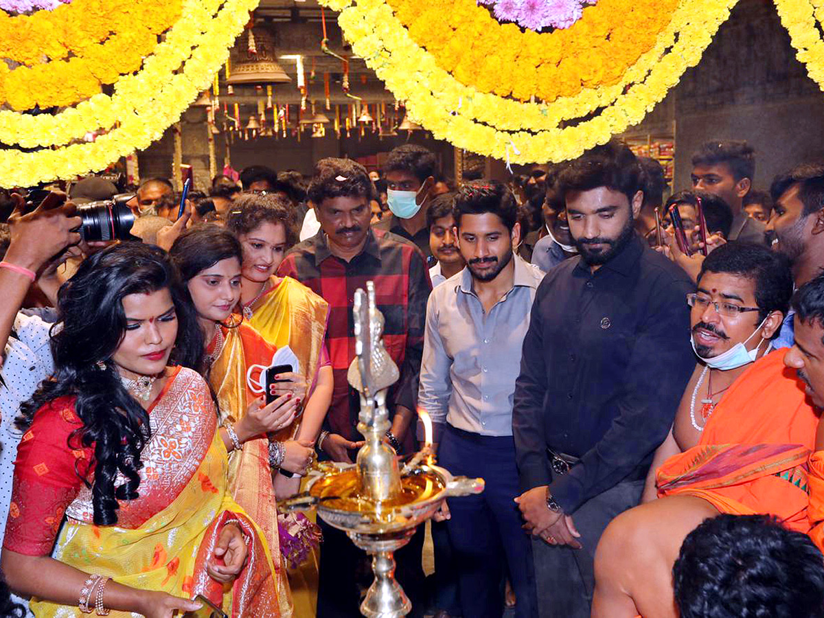 Naga Chaitanya and Faria Abdullah Inaugurates Mugdha Showroom In Rajahmundry - Sakshi14