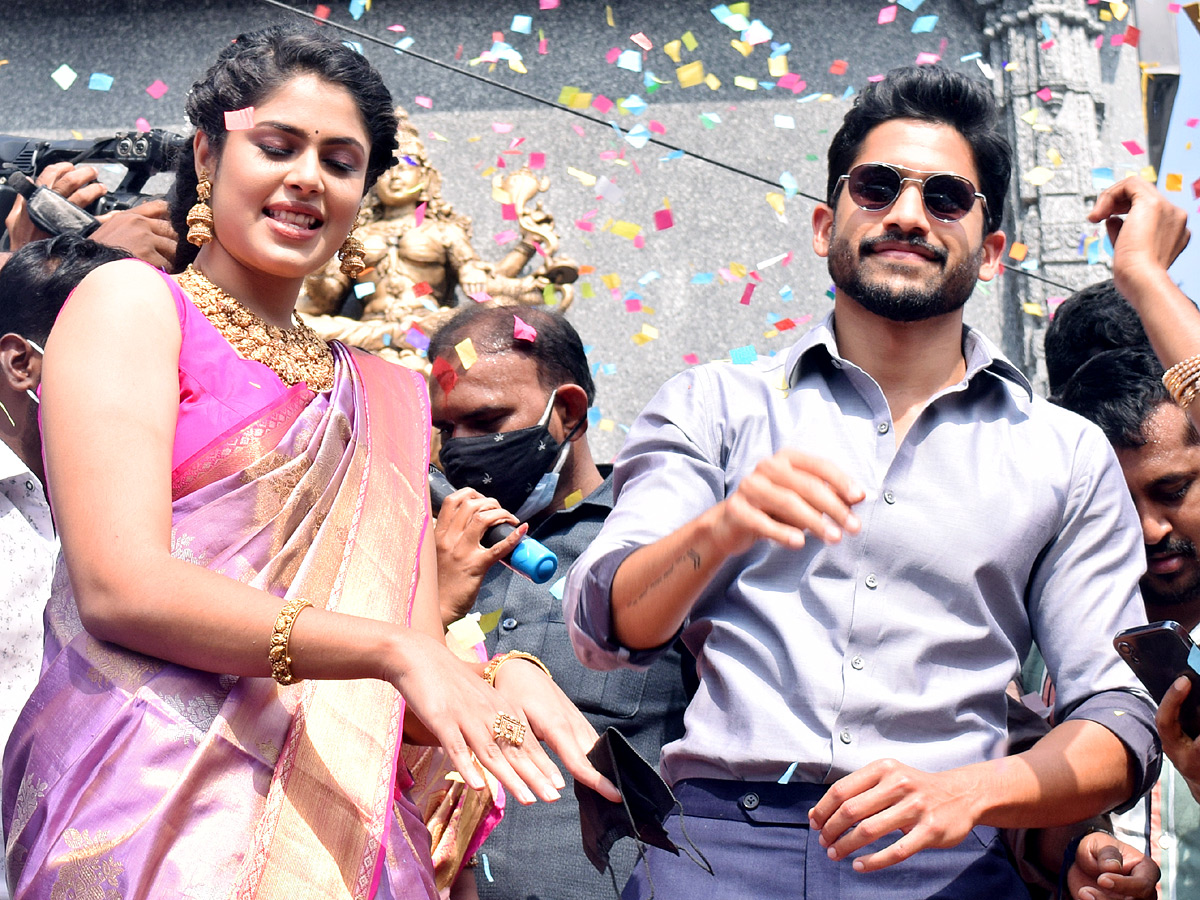 Naga Chaitanya and Faria Abdullah Inaugurates Mugdha Showroom In Rajahmundry - Sakshi4