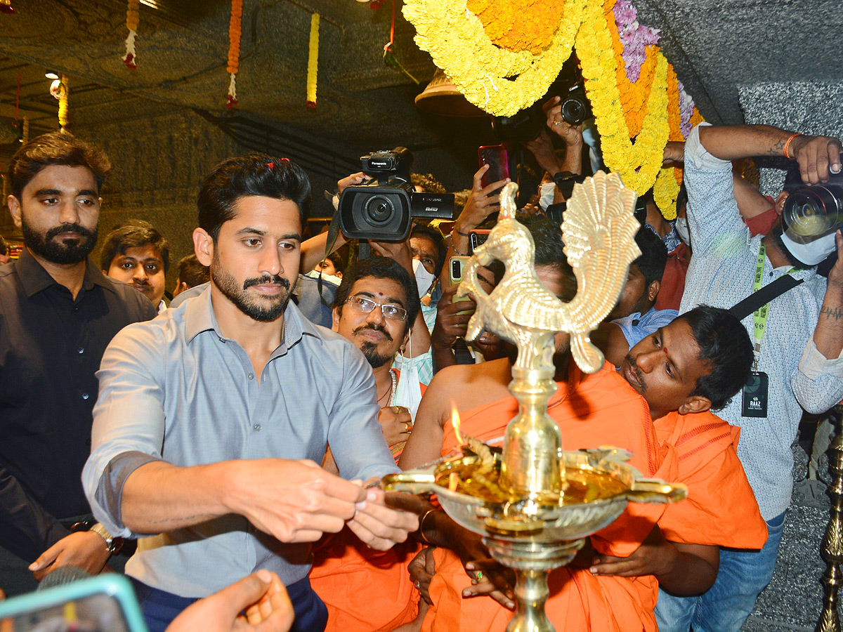 Naga Chaitanya and Faria Abdullah Inaugurates Mugdha Showroom In Rajahmundry - Sakshi5