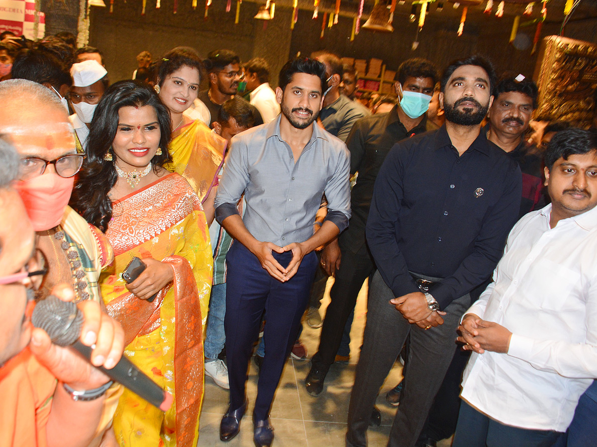 Naga Chaitanya and Faria Abdullah Inaugurates Mugdha Showroom In Rajahmundry - Sakshi7