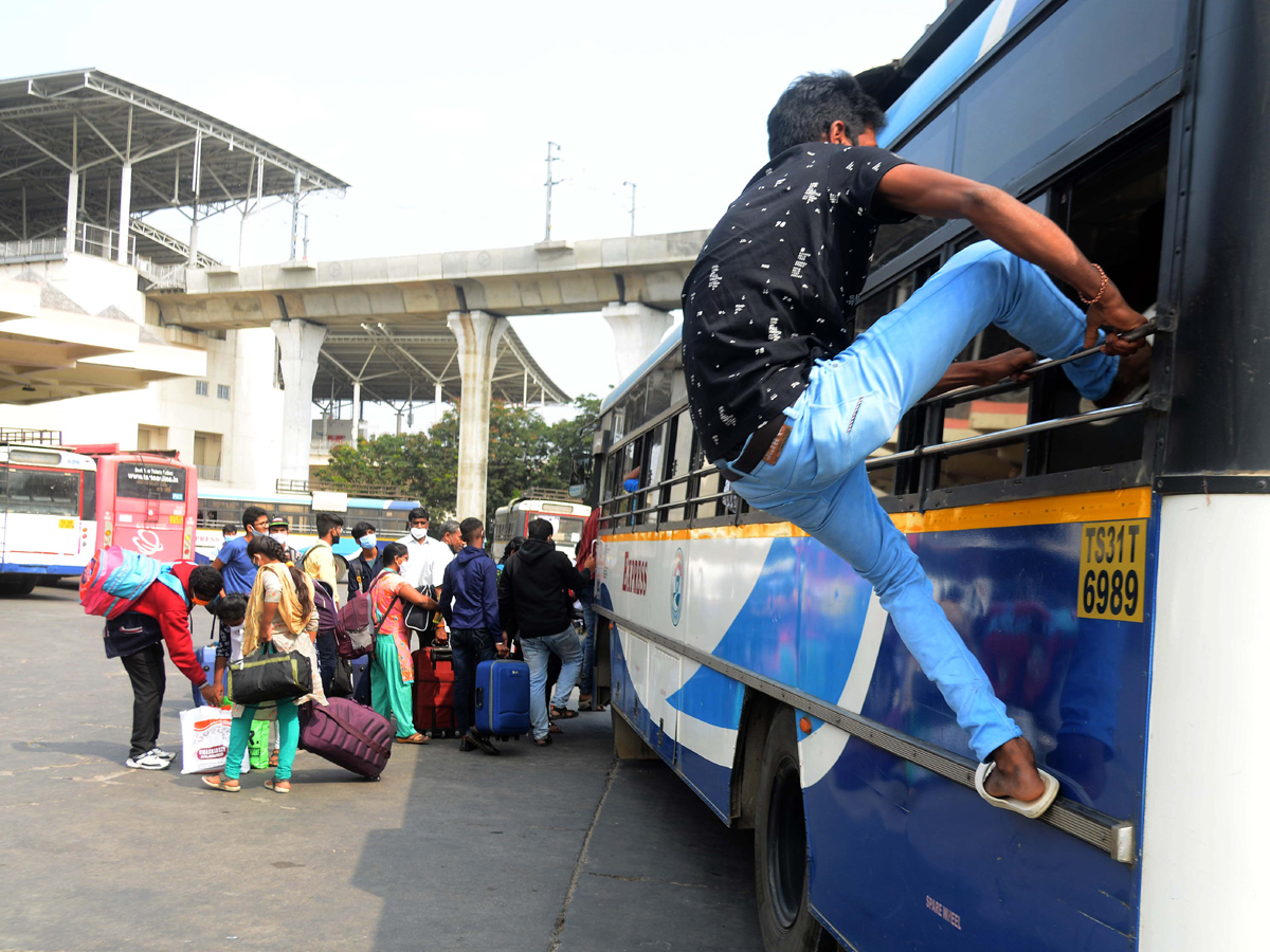 People Going To Their Hometown During Sankranthi Festival Photo Gallery - Sakshi6