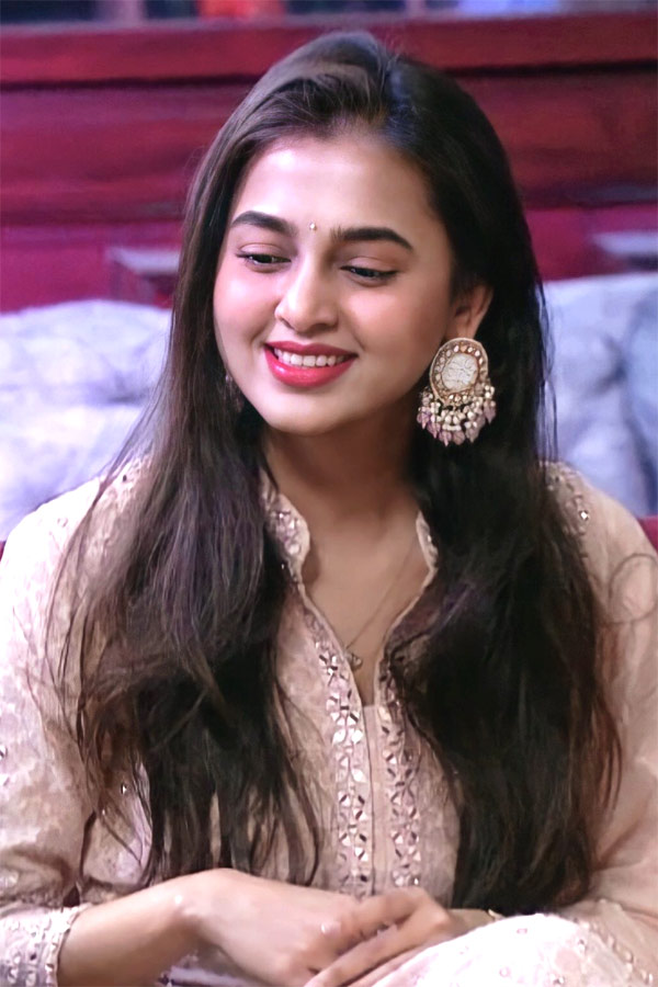 Hindi Bigg Boss Season 15 Winner Tejasswi  Prakash Photo Gallery - Sakshi14