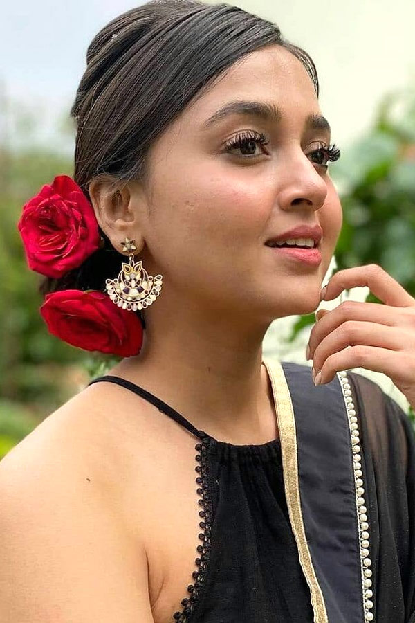 Hindi Bigg Boss Season 15 Winner Tejasswi  Prakash Photo Gallery - Sakshi17