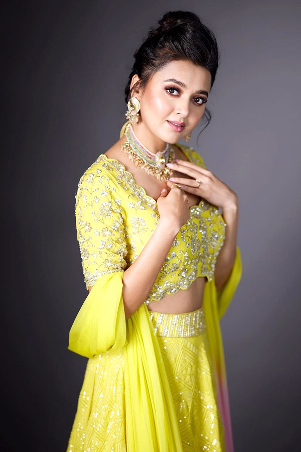 Hindi Bigg Boss Season 15 Winner Tejasswi  Prakash Photo Gallery - Sakshi6