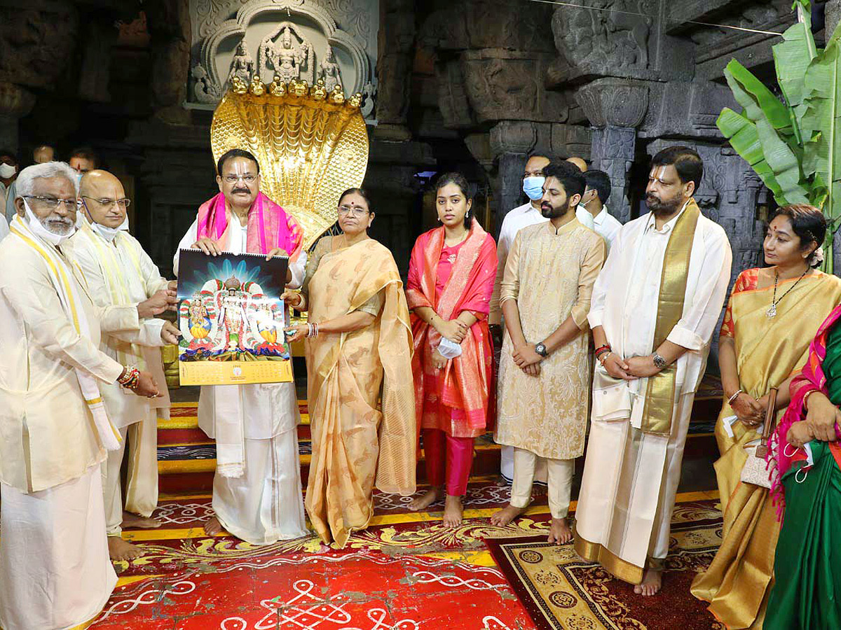 Vips Visit To Tirumala Photos - Sakshi2