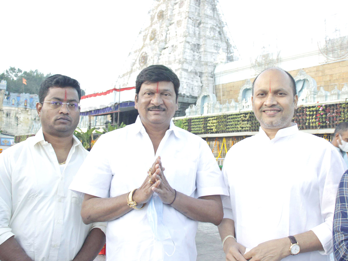 Vips Visit To Tirumala Photos - Sakshi5