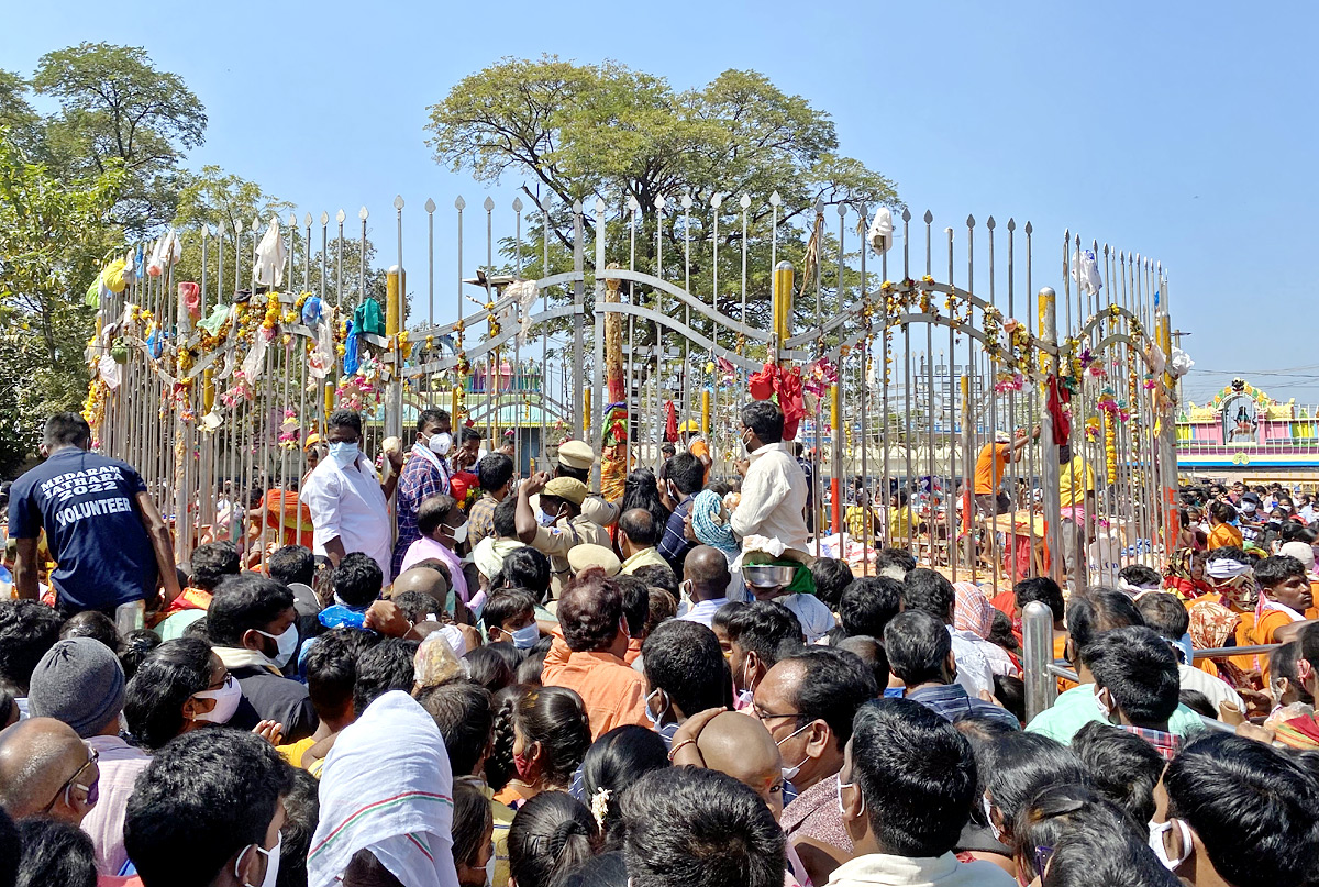 Heavy Rush With Devotees at Medaram Jatara - Sakshi8